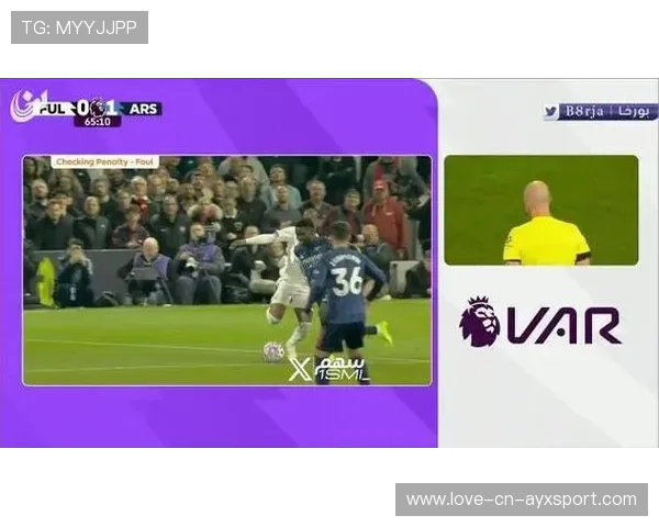 英超黑马遭争议判罚：禁区手球未判、禁区内踢人未判，两分被抢走