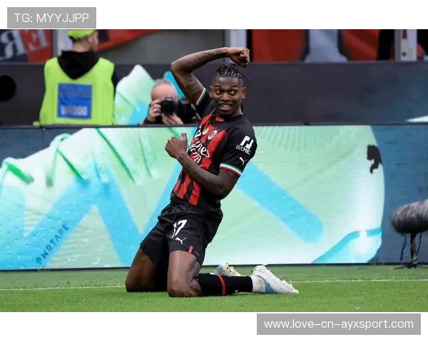 AC米兰莱奥低平球穿网得手