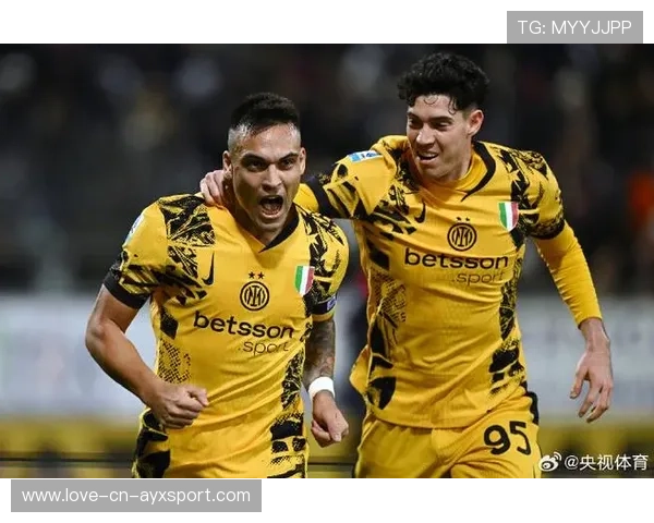 劳塔罗与队友撞墙配合后破门，国际米兰攻守转换到位