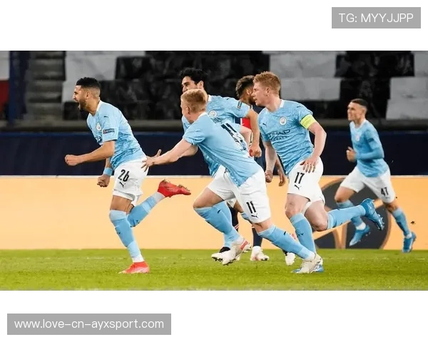 曼城蓝月光辉再照夜空，曼城蓝月亮壁纸