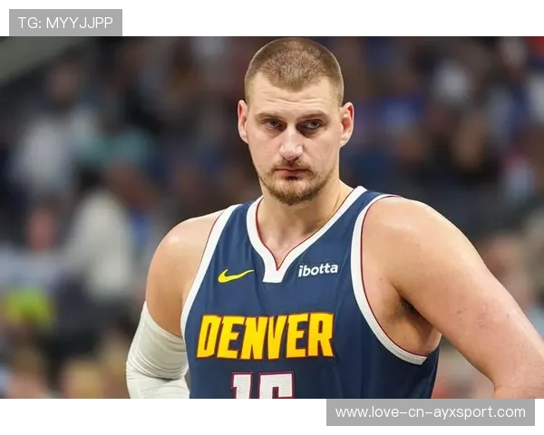 约基奇助攻外线空位三分，掘金在攻防转换中占优